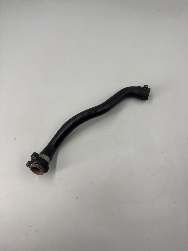 Патрубок системы охлаждения BMW 5 F10 N52 11537581063 контрактная