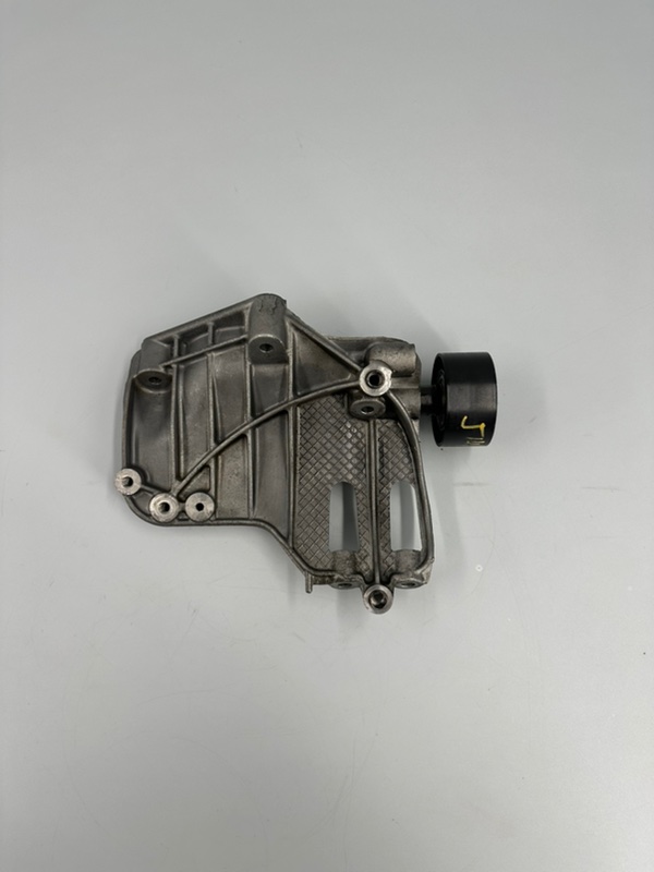 Кронштейн компрессора кондиционера BMW X5 2010 E70 N55 7585167 Б/У
