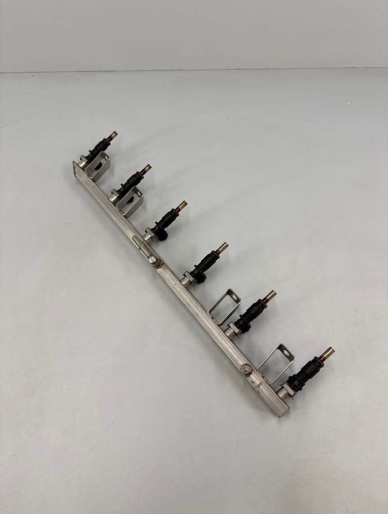 Запчасть форсунки с рампой BMW 5 2007 E60 N52 13 53 7 531 634 контрактная Форсунки с рампой BMW 5 2007 E60 N52 13 53 7 531 634 контрактная