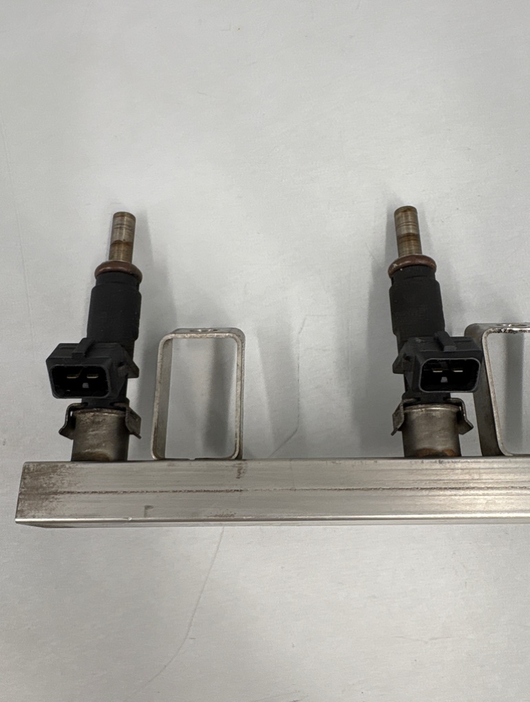 Форсунки с рампой BMW 5 E60 N52 Форсунки с рампой BMW 5 E60 N52