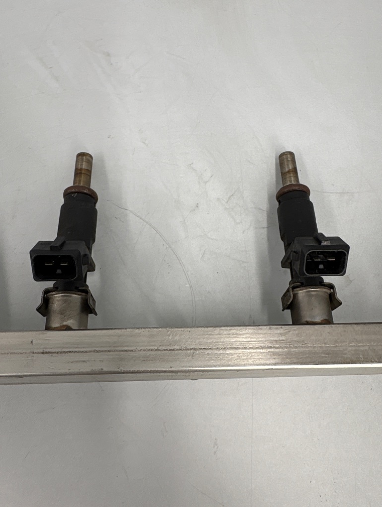 Форсунки с рампой 5 E60 N52 Форсунки с рампой 5 E60 N52