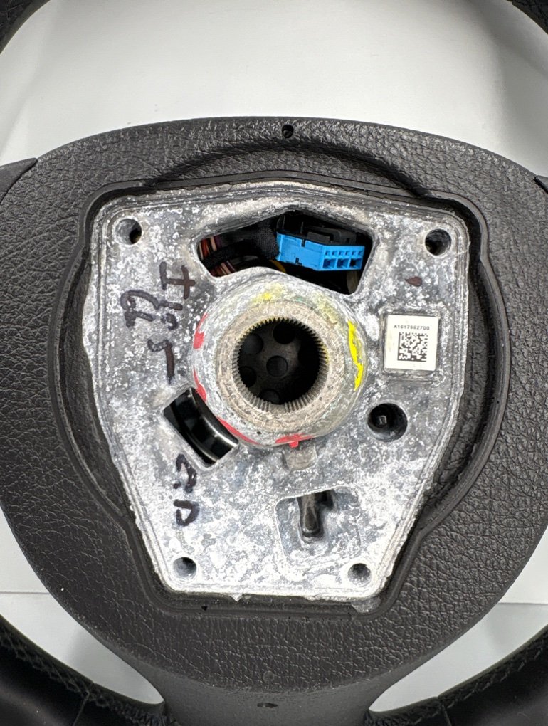 Руль М пакет с лепестками 5 2011 F11 N55