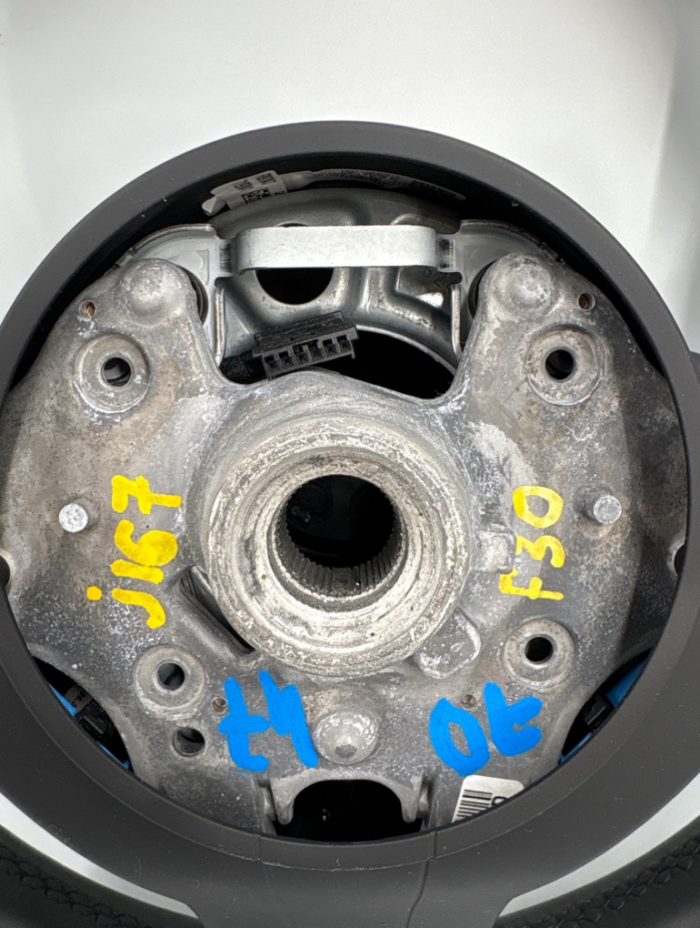 Руль М пакет с лепестками 3 2012 F30 N20