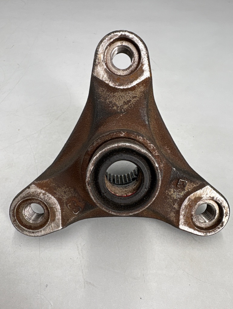 Фланец хвостовик редуктора 37 шлицов 5 F10 Фланец хвостовик редуктора 37 шлицов 5 F10