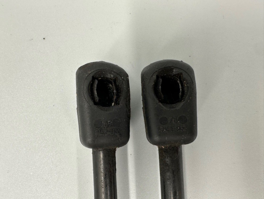 Амортизатор капота 3 2013 F30 N20 Амортизатор капота 3 2013 F30 N20