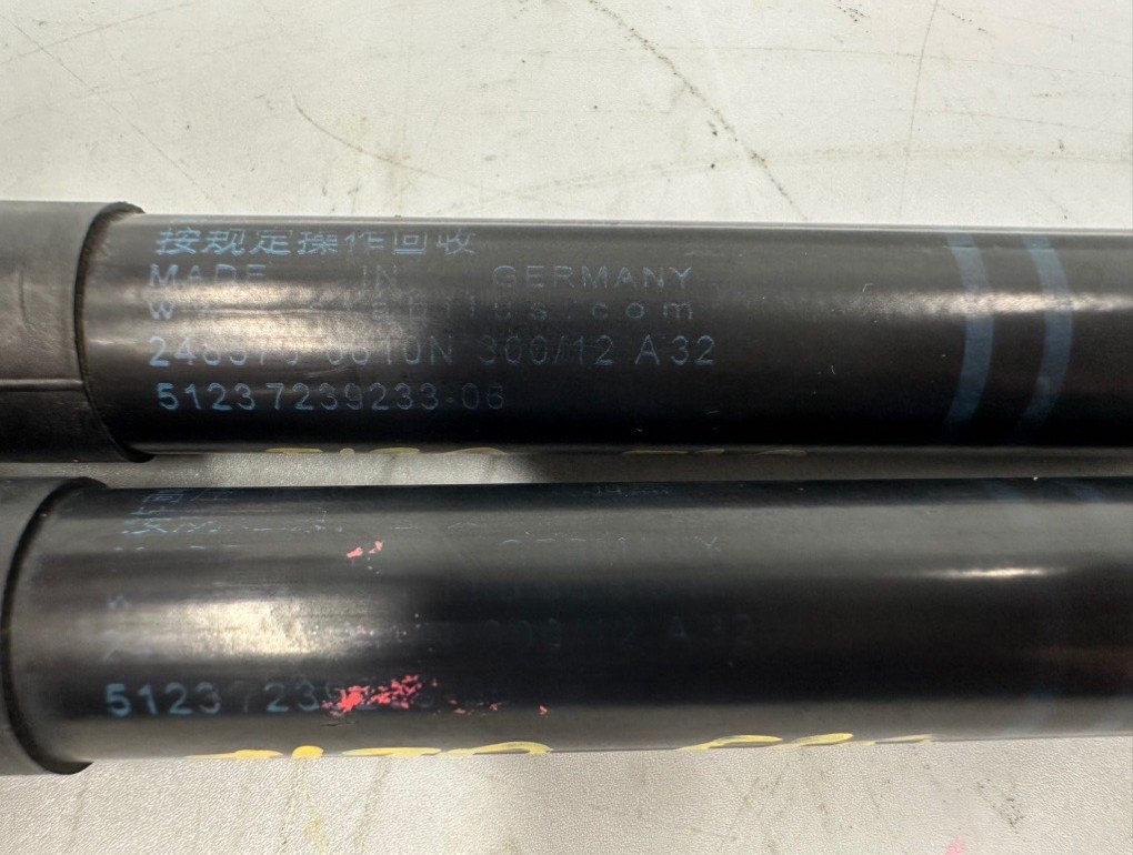 Амортизатор капота 3 2013 F30 N20 Амортизатор капота 3 2013 F30 N20