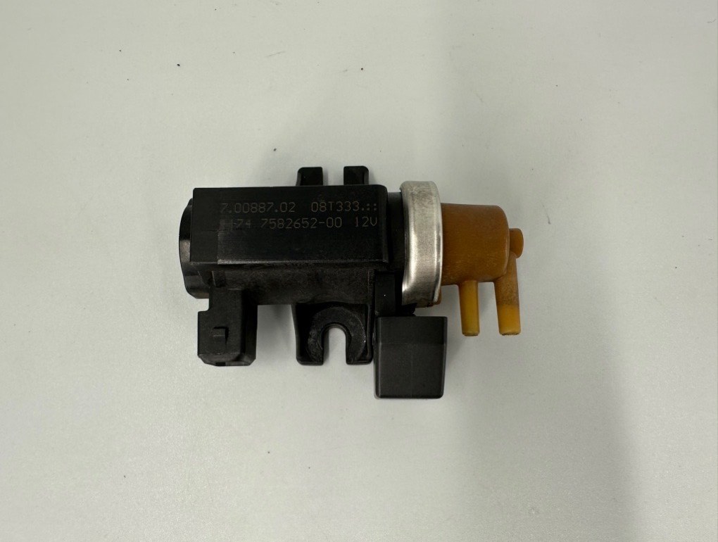 Клапан управления турбиной BMW X6 2009 E71 N54 7582652 контрактная