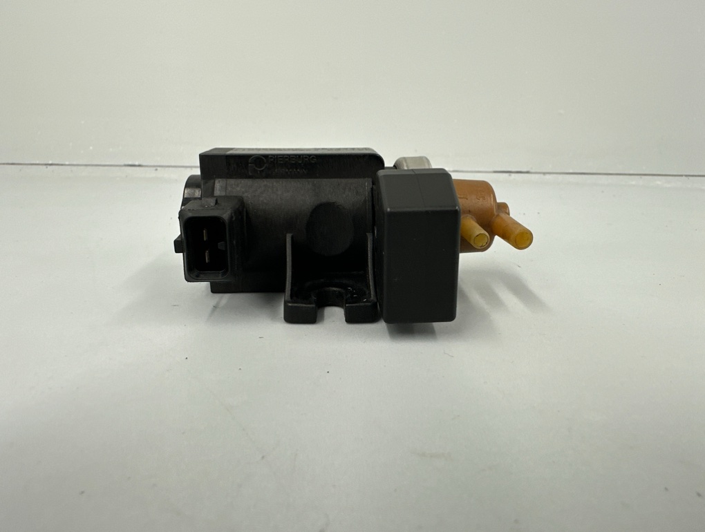 Клапан управления турбиной X6 2009 E71 N54 Клапан управления турбиной X6 2009 E71 N54