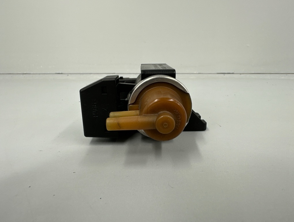 Клапан управления турбиной X6 2009 E71 N54 Клапан управления турбиной X6 2009 E71 N54