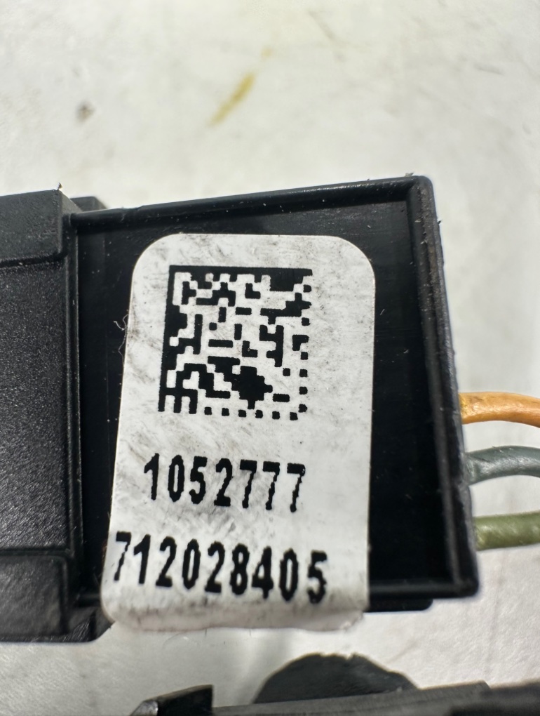 Амортизатор крышки багажника электро левый X6 2009 E71 N54 Амортизатор крышки багажника электро левый X6 2009 E71 N54