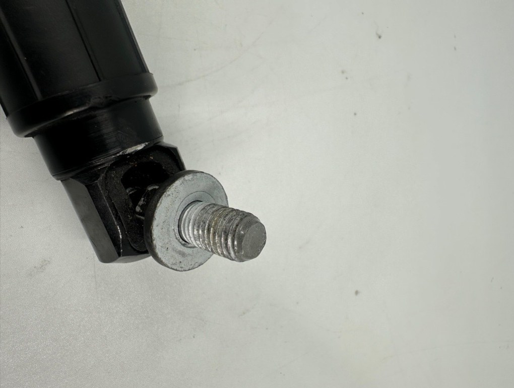 Амортизатор крышки багажника электро правый BMW X6 E71 N54