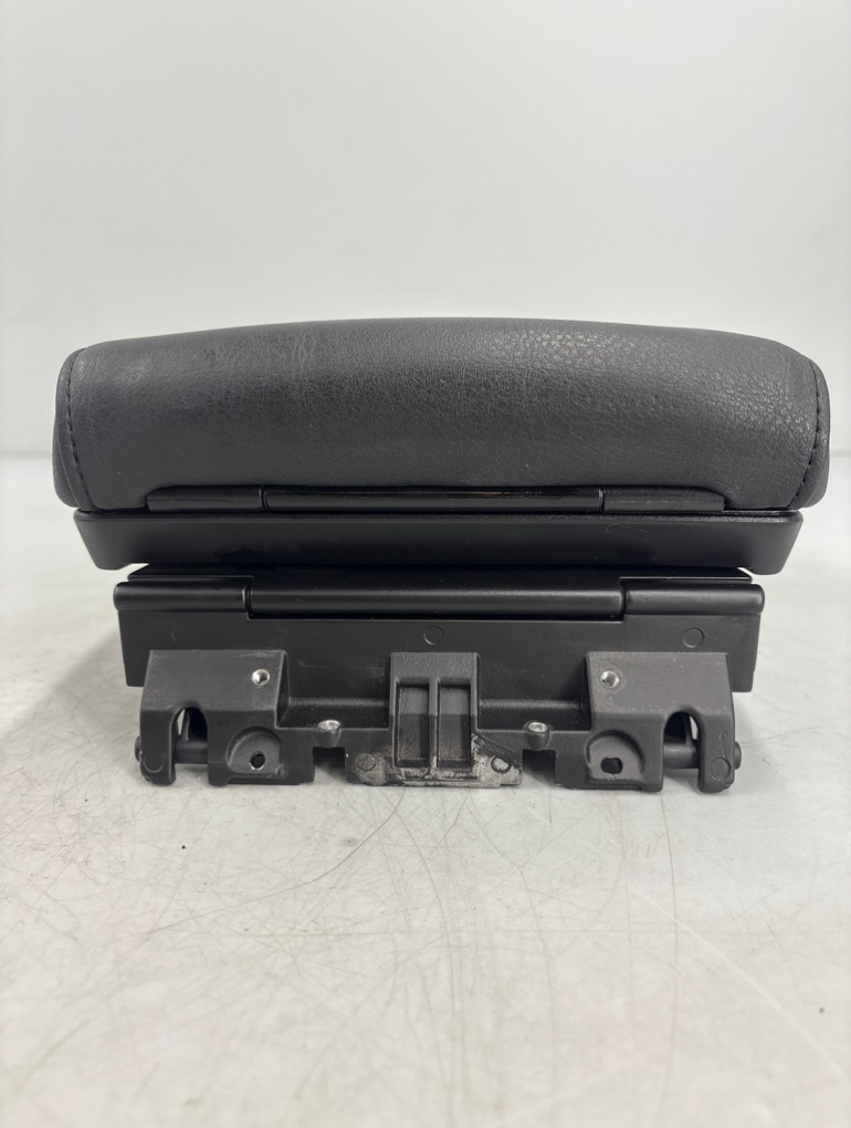 Подлокотник X5 2005 E53 M54