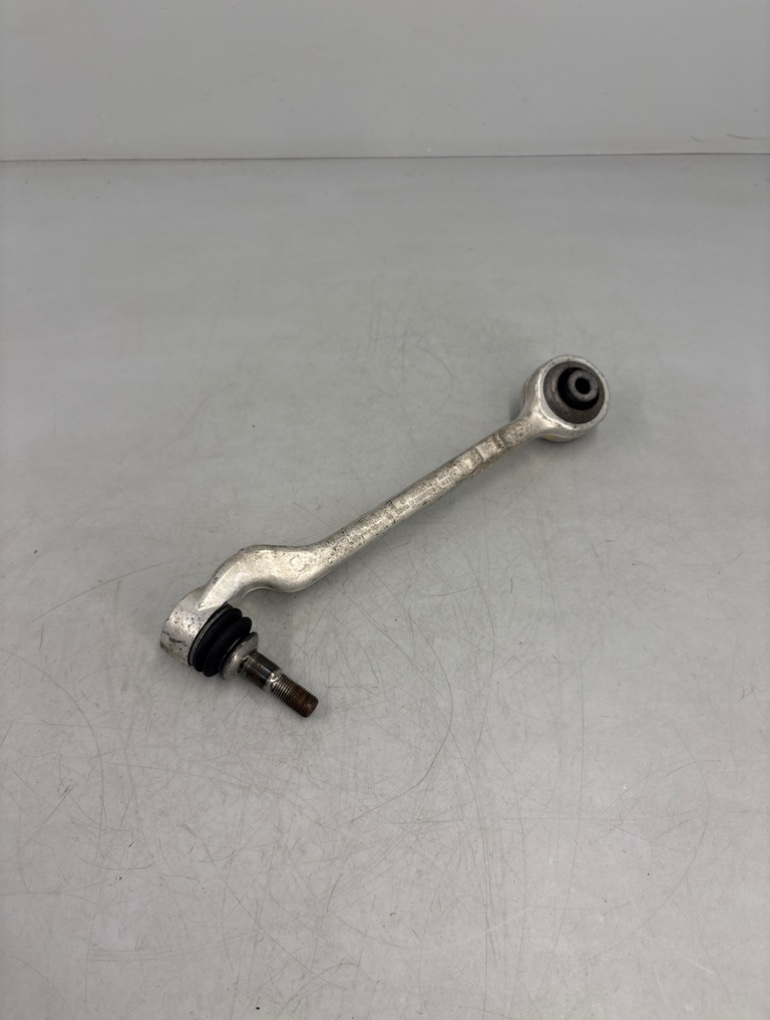 Рычаг подвески нижний передний правый BMW 3 2012 F30 N55 31 12 6 852 992 контрактная
