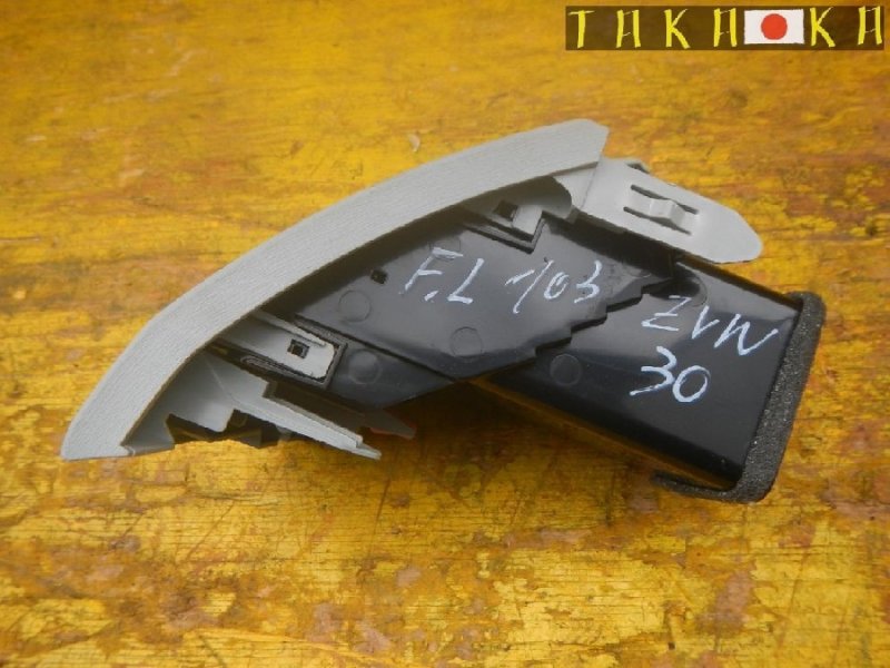 Регулятор направления воздушного потока передний левый PRIUS ZVW30 Регулятор направления воздушного потока передний левый PRIUS ZVW30