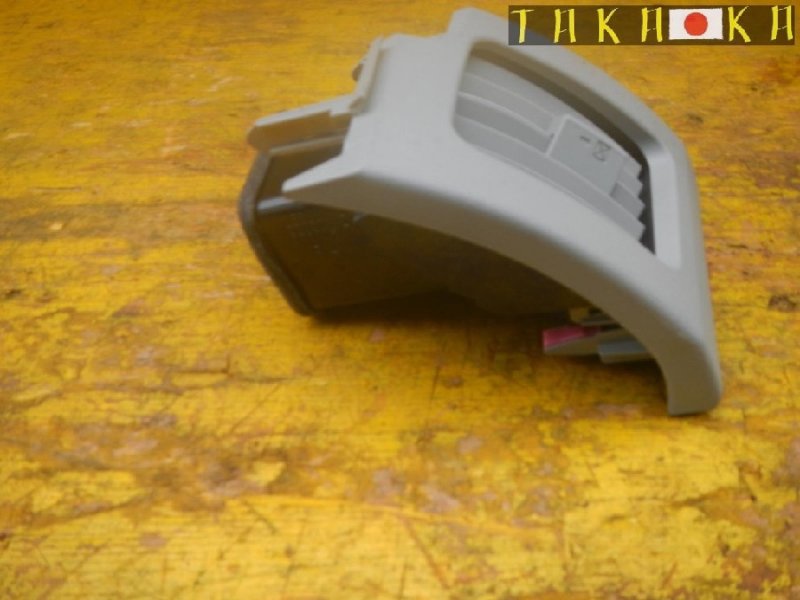 Регулятор направления воздушного потока передний левый TOYOTA PRIUS ZVW30 Регулятор направления воздушного потока передний левый TOYOTA PRIUS ZVW30