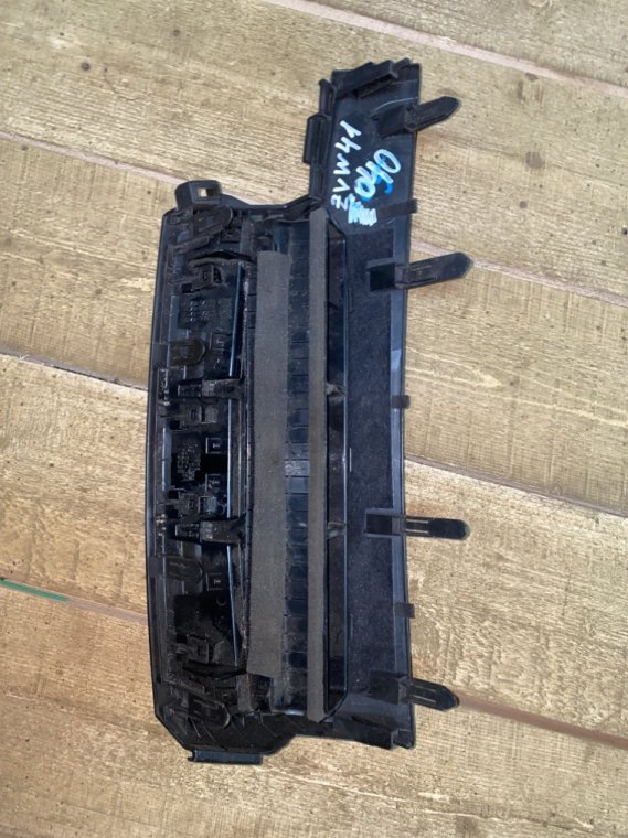 Регулятор направления воздушного потока PRIUS ALPHA ZVW41