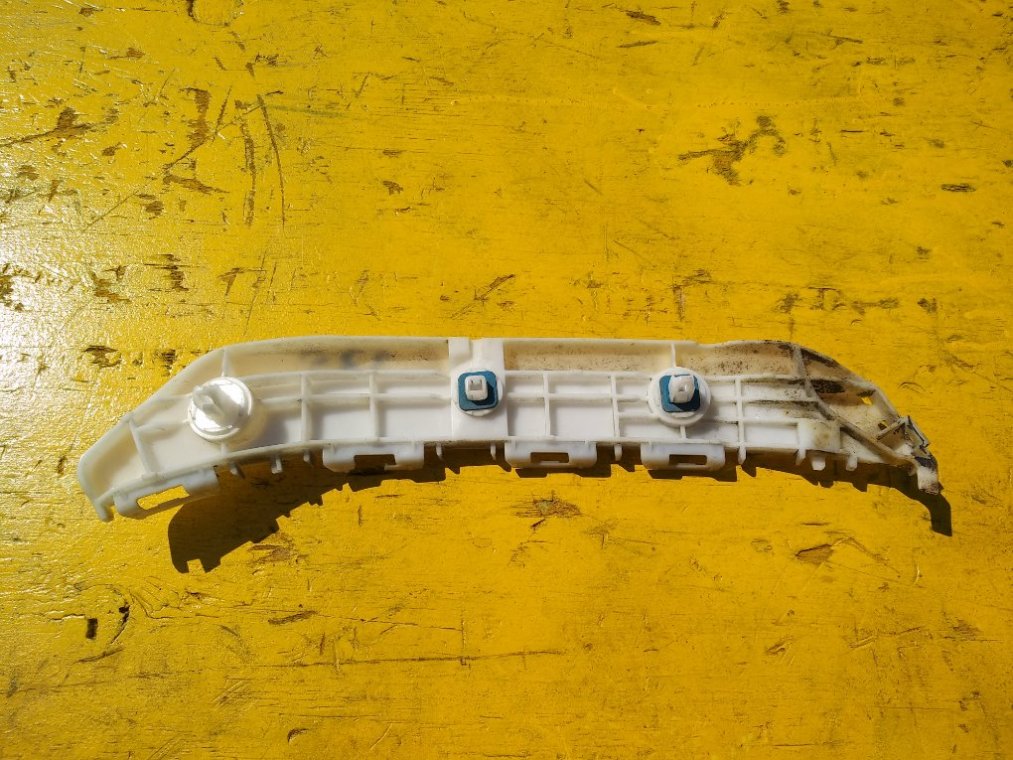 Крепеж бампера задний правый RACTIS NCP125 1NZ-FE