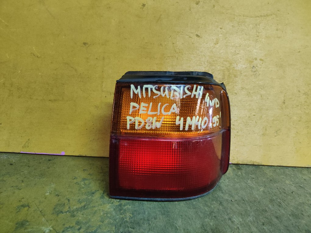 Стоп-сигнал правый MITSUBISHI Delica 1995 PD8W 4M40 контрактная