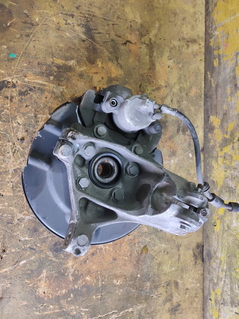 Ступица передняя правая v40 MV B4164T