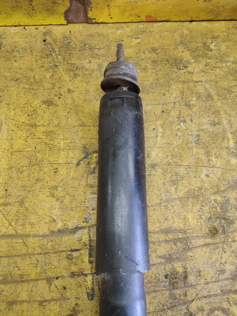 Амортизатор задний WIZARD UES73FW 4JX1