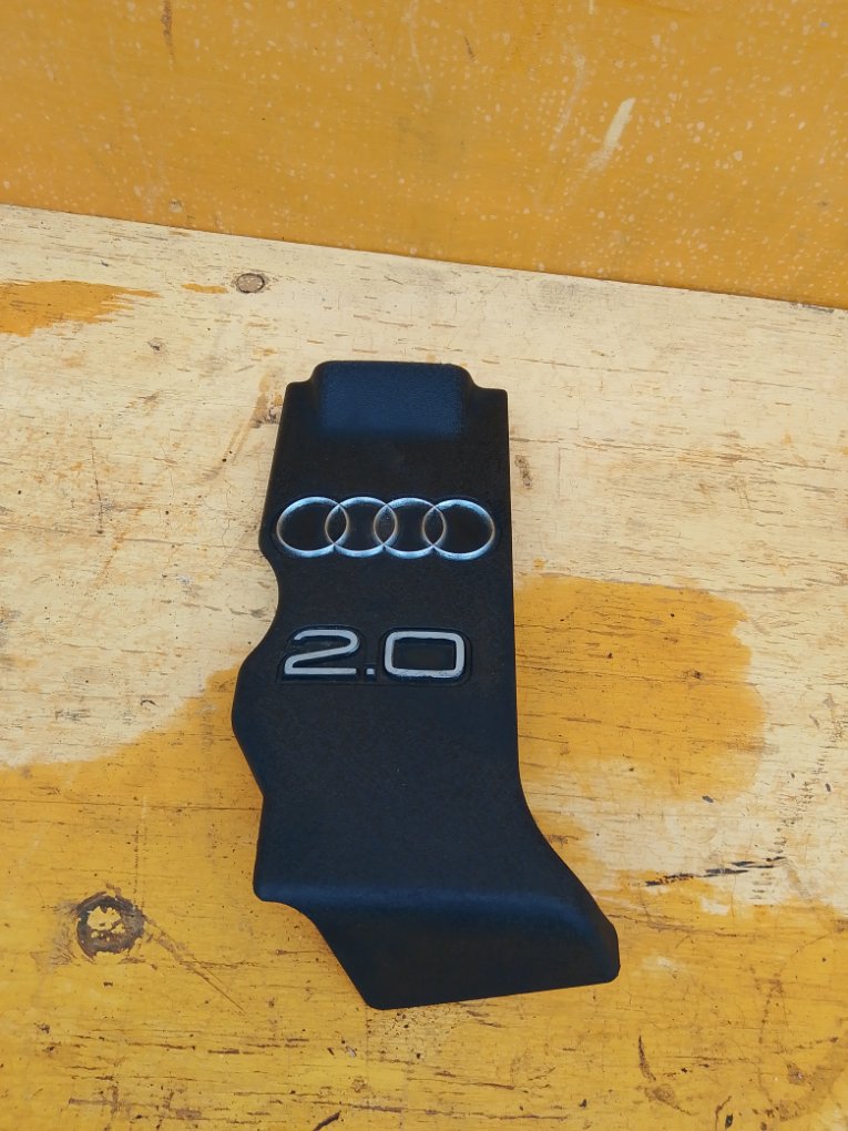 Декоративная крышка двс Audi A4 8KH 06B103925N контрактная