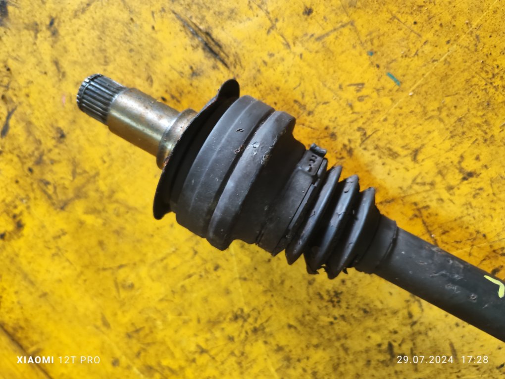 Привод задний левый c200 w204