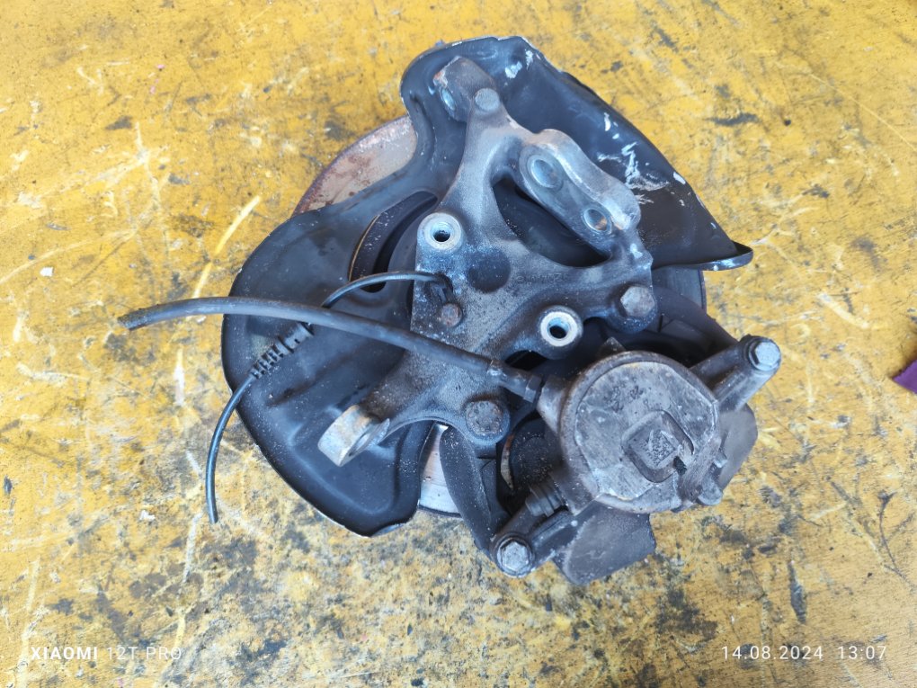 Ступица передняя левая c200 w204