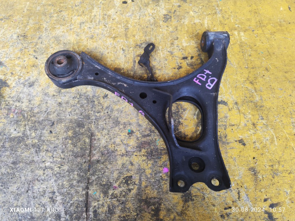 Рычаг передний правый HONDA CIVIC FD1