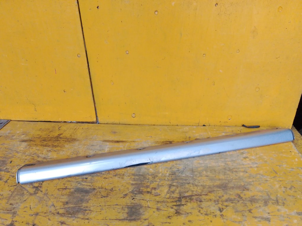 Накладка на порог правая MITSUBISHI PAJERO v24w mb646964 контрактная