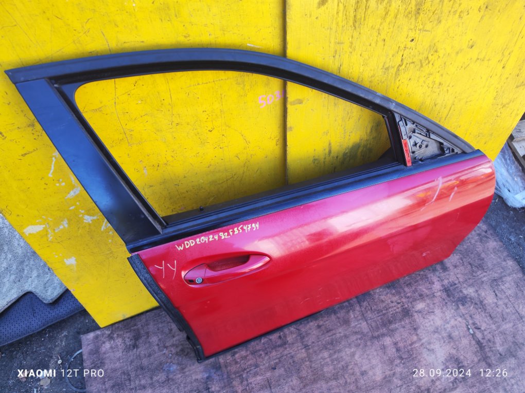 Дверь передняя правая C-CLASS W204