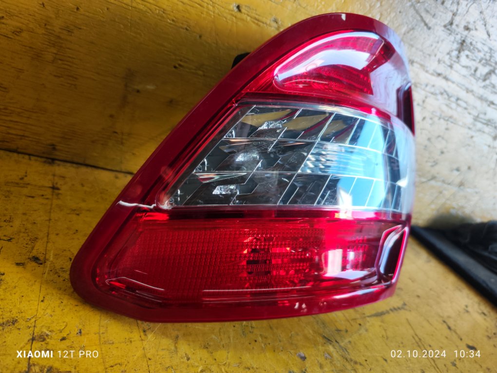 Стоп-сигнал задний правый c200 w204