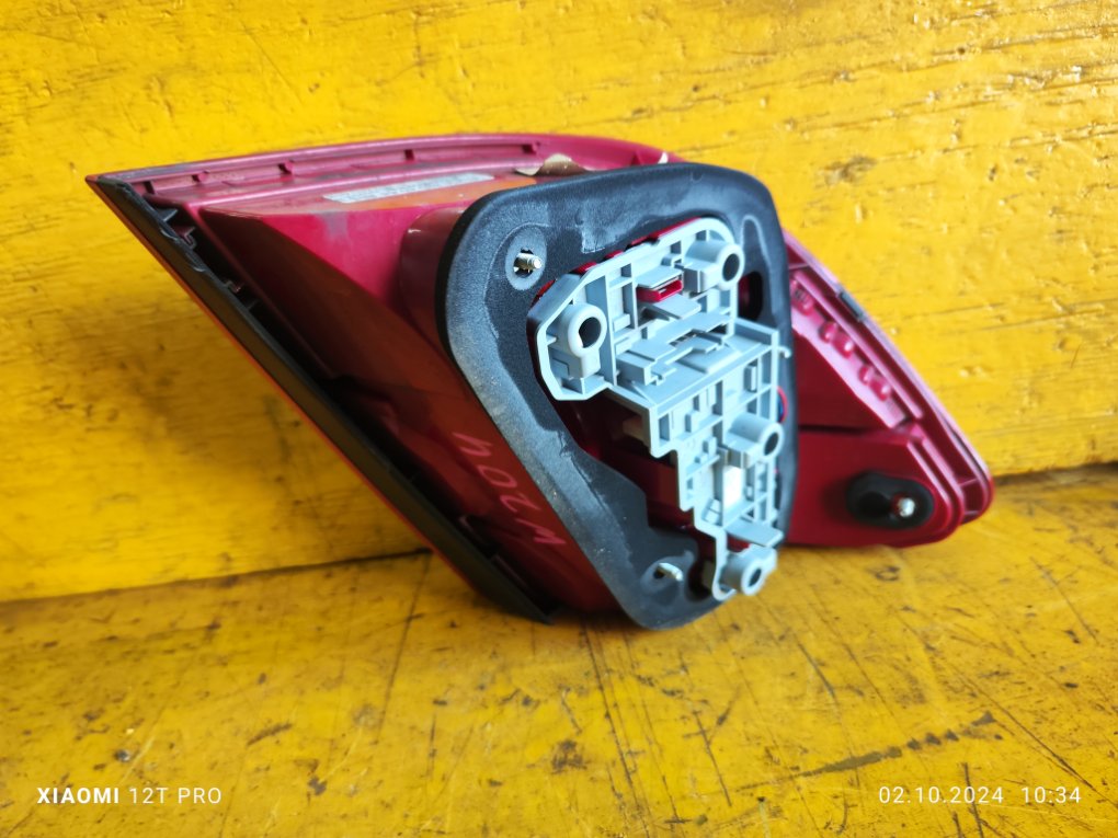 Стоп-сигнал задний правый c200 w204