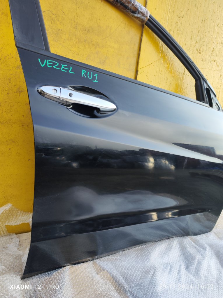 Дверь передняя правая VEZEL RU1 L15B