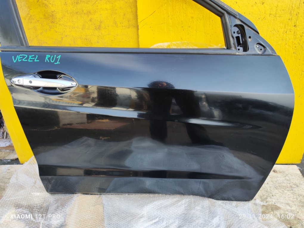 Дверь передняя правая VEZEL RU1 L15B