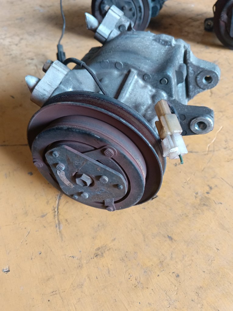 Компрессор кондиционера TERIOS KID J131G Компрессор кондиционера TERIOS KID J131G