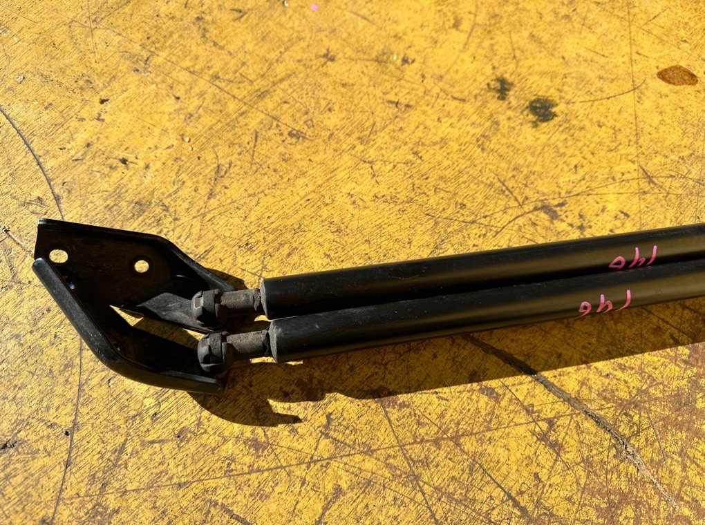 Амортизатор багажника FREED L15B GB6