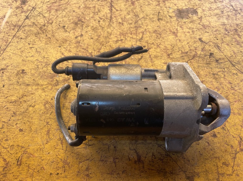 Стартер A4 8EC B7