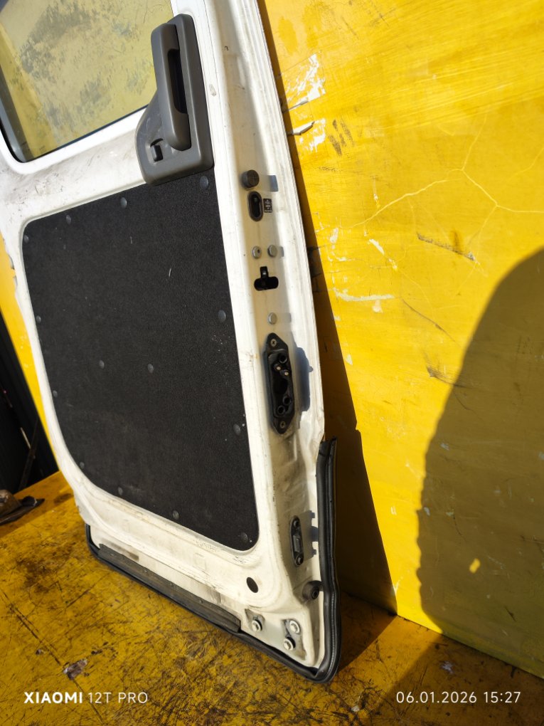 Дверь задняя левая NV200 VM20 Дверь задняя левая NV200 VM20