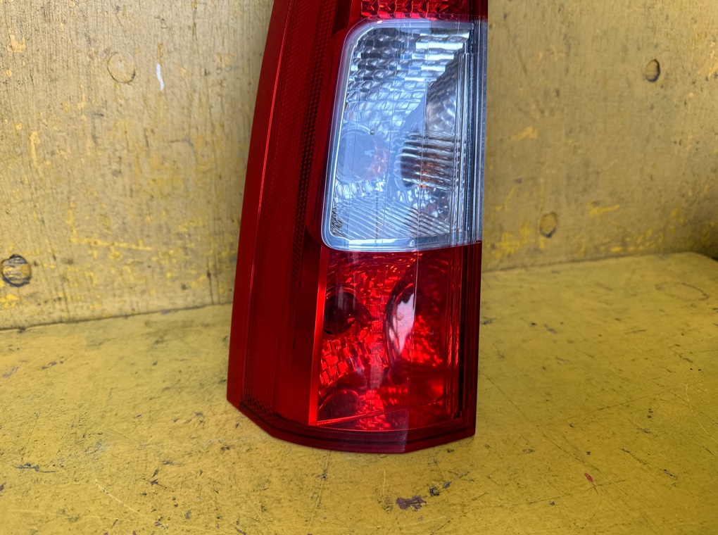 Стоп-сигнал левый XC70 2006 SZ59 Стоп-сигнал левый XC70 2006 SZ59