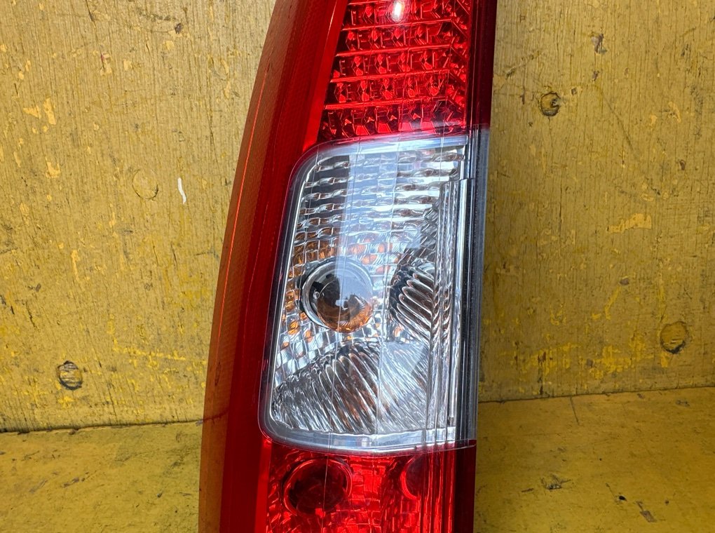 Стоп-сигнал левый XC70 2006 SZ59 Стоп-сигнал левый XC70 2006 SZ59