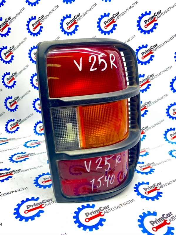 Стоп-сигнал Mitsubishi Pajero V21W правый MR376352 (б/у)