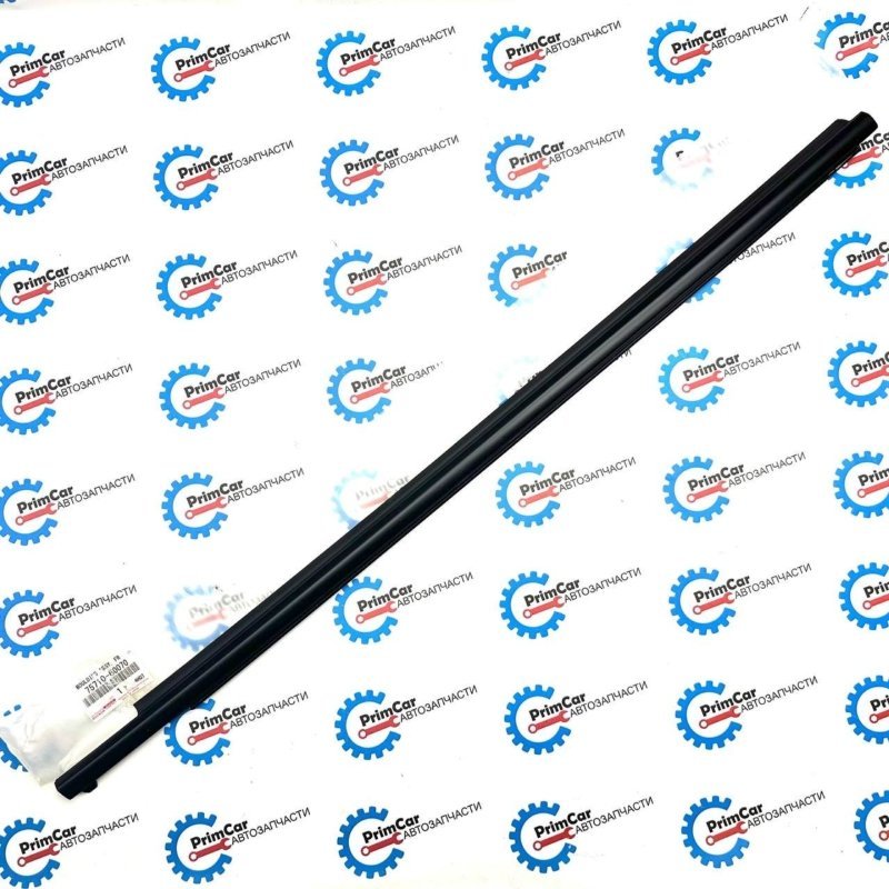 Молдинг на дверь Toyota Land Cruiser GRJ200 передний правый 7571060070