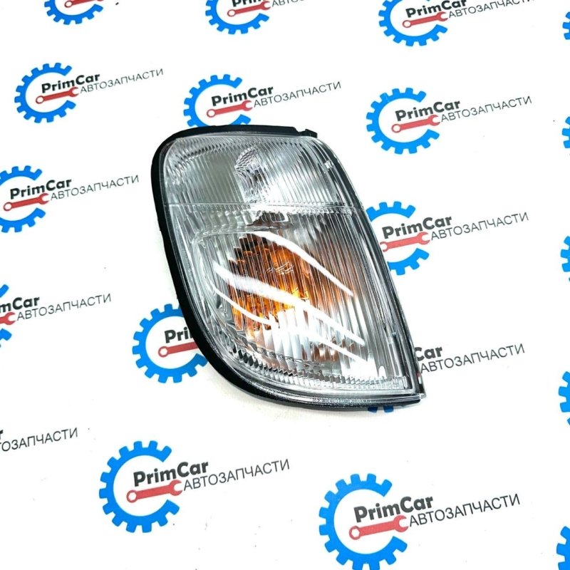 Габарит Nissan Datsun BD22 правый 261102S425