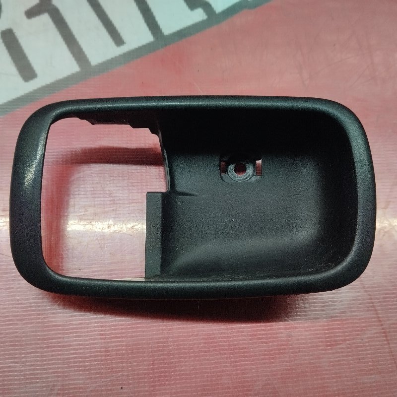 Накладка ручки двери передняя левая Mitsubishi Outlander 2003 CU4W 4G64 MR627178 Б/У