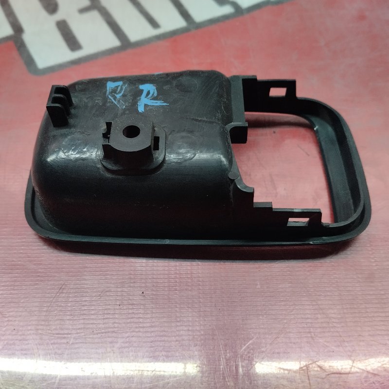 Накладка ручки двери задняя правая Mitsubishi Outlander CU4W 4G64