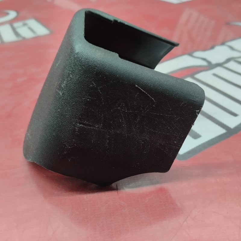 Накладка сиденья передняя правая Mitsubishi Outlander CU4W 4G64