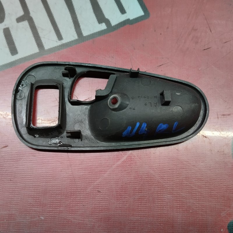 Накладка ручки двери задняя левая Montero Sport 2001 K96W 6G72