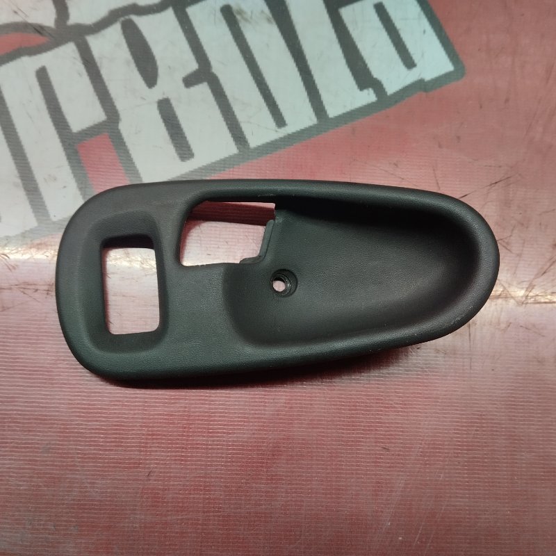 Накладка ручки двери передняя правая Mitsubishi Montero Sport 2001 K96W 6G72 MR763539 Б/У