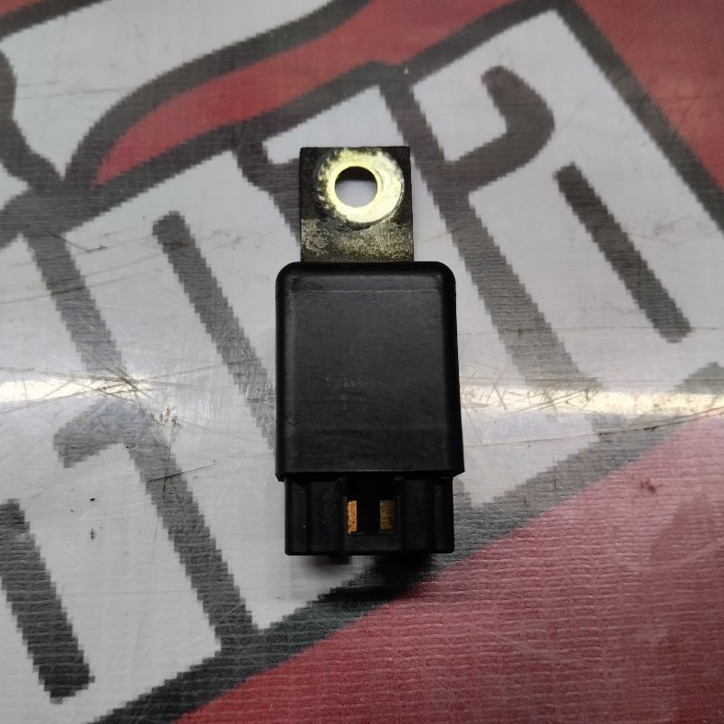 Реле Mitsubishi Montero Sport 2001 K96W 6G72 521F011C Б/У