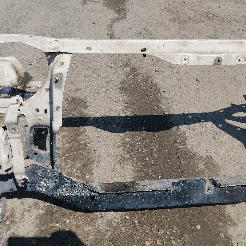 Рамка радиатора Toyota Sprinter AE110 5A-FE